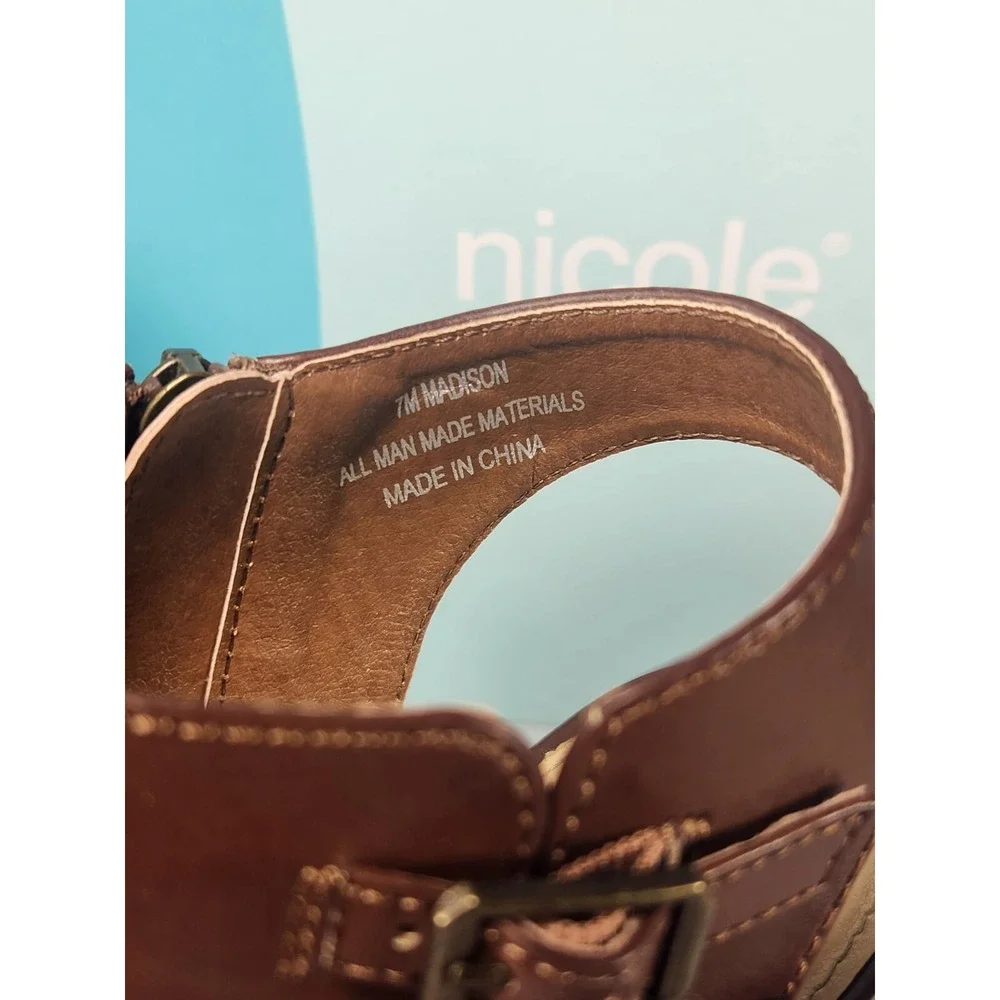 Nicole Womens Madison Brown Sandals Open Toe Wedge Buckles size 7 EXCELLENT Cond